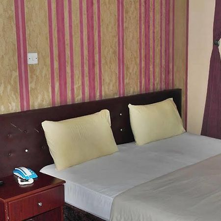 Golden Star Hotel ドバイ エクステリア 写真