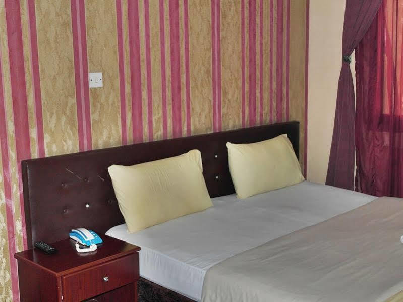 Golden Star Hotel ドバイ エクステリア 写真